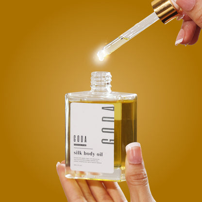 Deeply moisturizes dry-feeling skin and leaves it soft, smooth, and radiant—never heavy or greasy. 💧✨